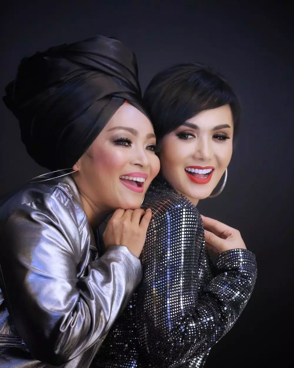 Penyanyi kenakan turban © Instagram