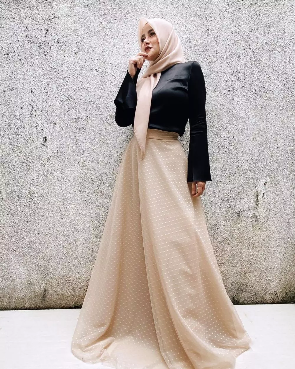 Gaya outfit hijab Olla Ramlan Instagram/@ollaramlanaufar Gaya outfit hijab Olla Ramlan Instagram/@ollaramlanaufar