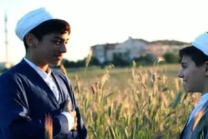 Keutamaan halal bihalal menurut ajaran Islam beserta hukumnya