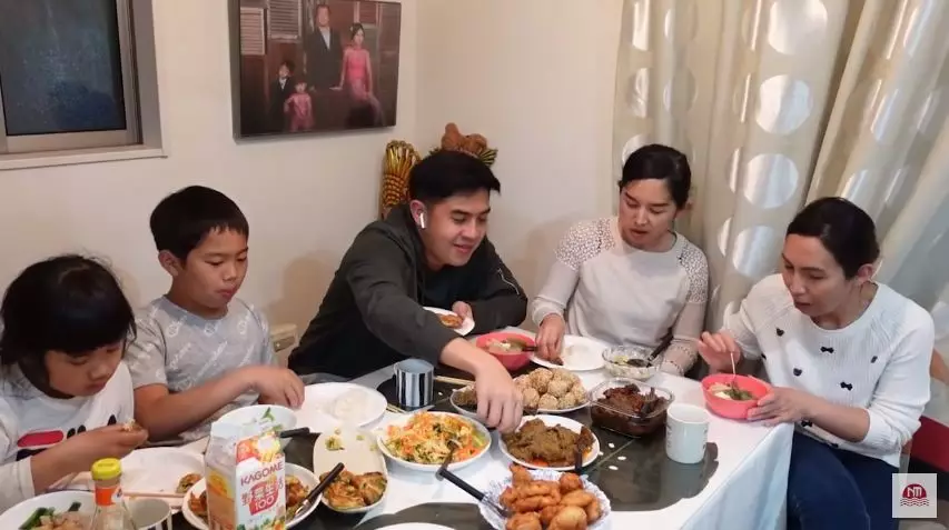 Momen Jerome Polin bikin takjil makanan Indonesia © YouTube/Nihonggo Mantappu