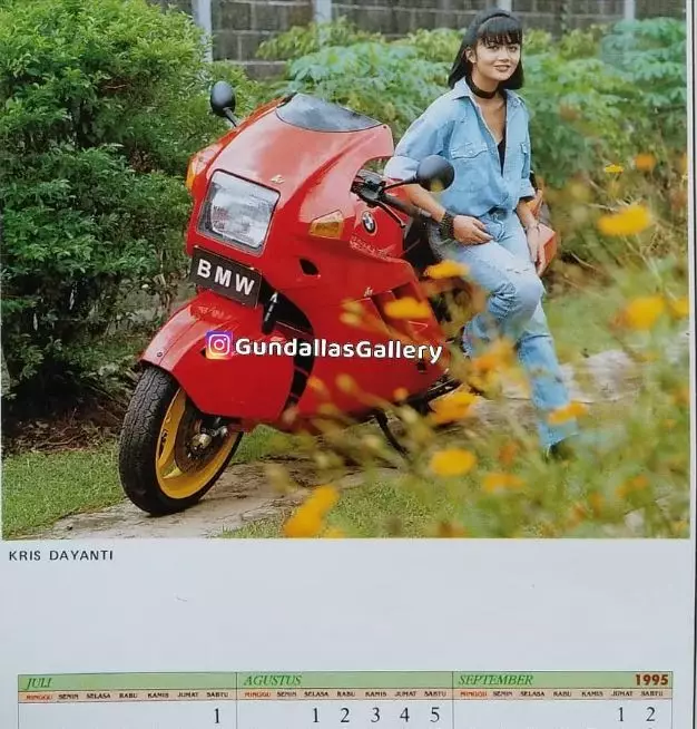 penyanyi model kalender © Instagram