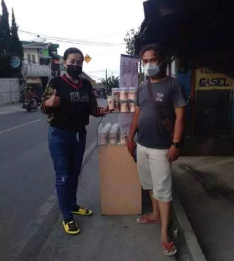 suami setia pada istri Berbagai sumber