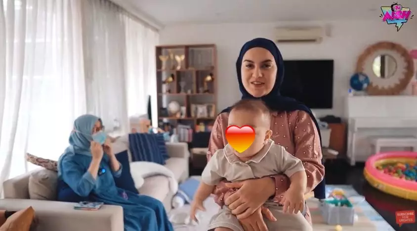 momen irish bella ngabuburit ajak baby air © YouTube