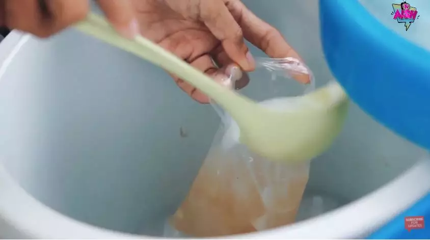 momen irish bella ngabuburit ajak baby air © YouTube