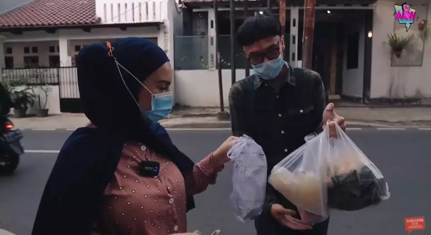 momen irish bella ngabuburit ajak baby air © YouTube