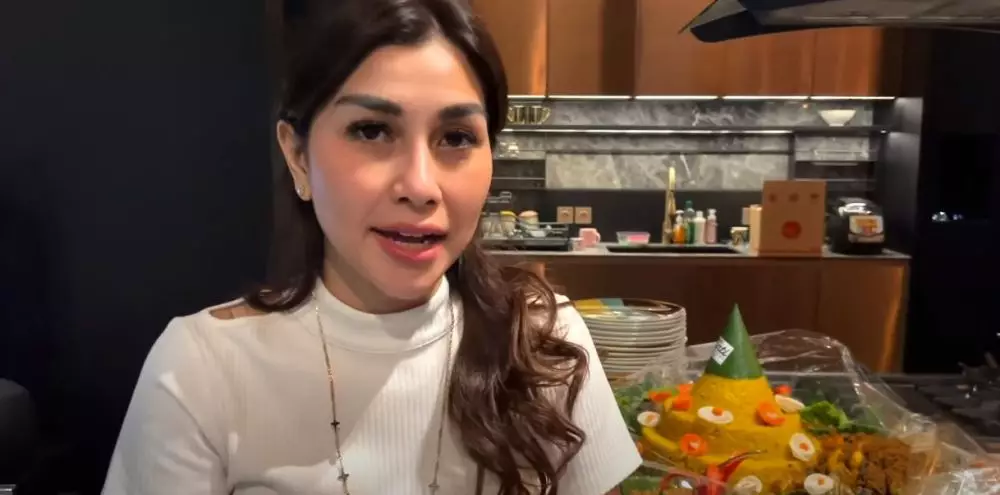 Nisya Ahmad syukuran rumah baru © 2021 brilio.net YouTube