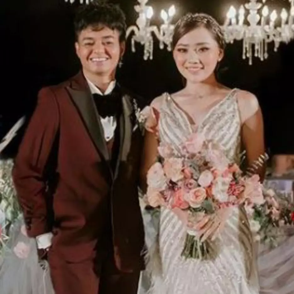 7 Potret lawas Wendy Walters istri musisi Reza Arap, bikin gemes