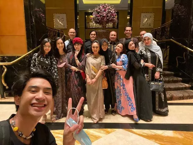 iis dahlian buka bersam geng Berbagai sumber