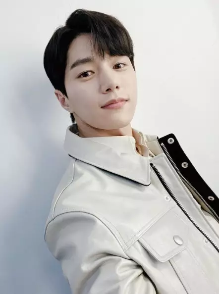 Idol Korea yang wajib militer tahun 2021 dari berbagai sumber Idol Korea yang wajib militer tahun 2021 dari berbagai sumber