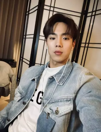 Idol Korea yang wajib militer tahun 2021 dari berbagai sumber Idol Korea yang wajib militer tahun 2021 dari berbagai sumber