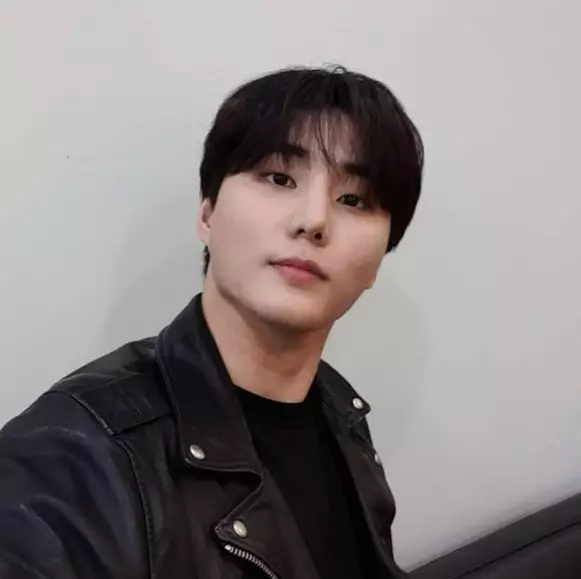 Idol Korea yang wajib militer tahun 2021 dari berbagai sumber Idol Korea yang wajib militer tahun 2021 dari berbagai sumber