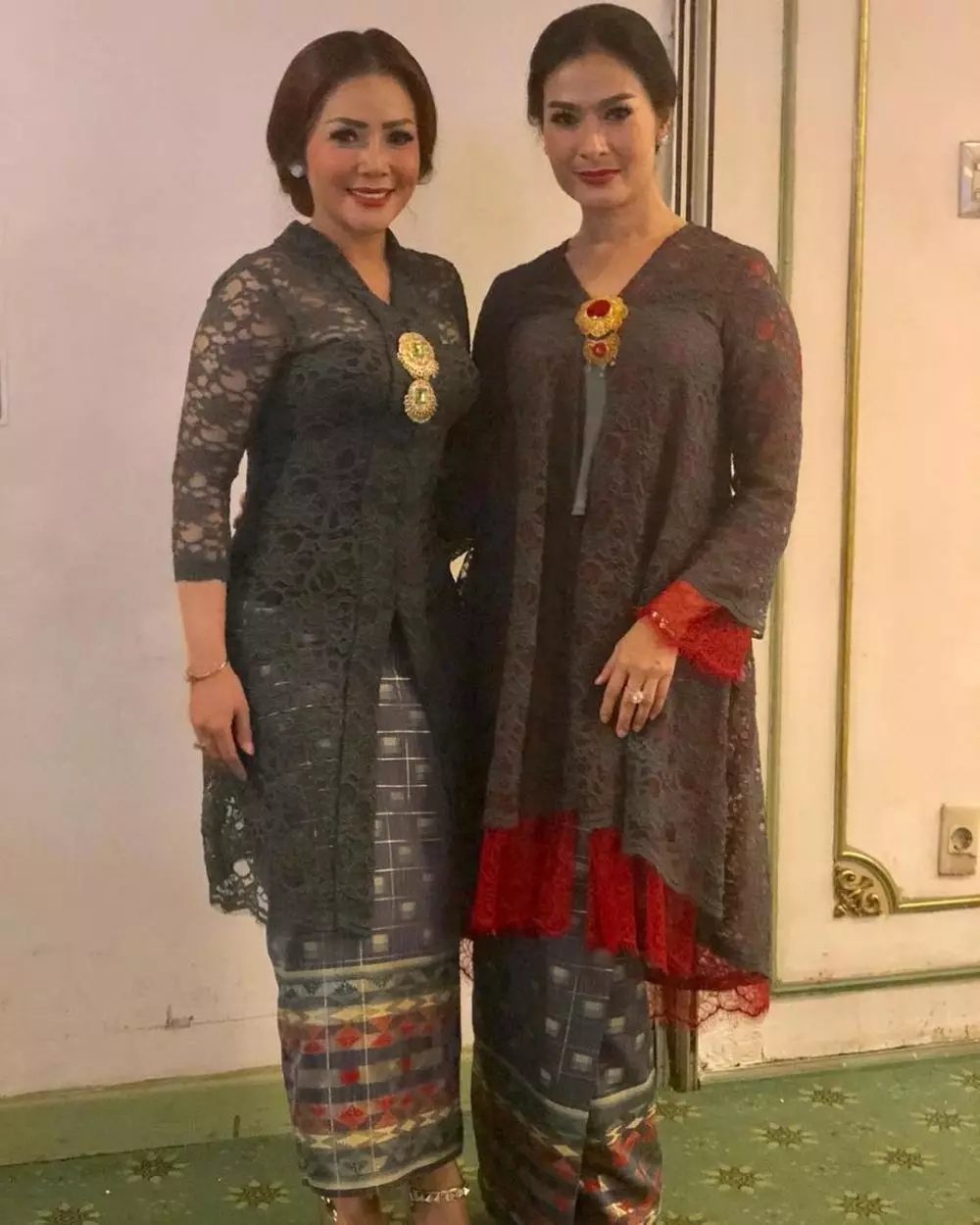 Potret Iis Dahlia kenakan kebaya Instagram/@isdadahlia