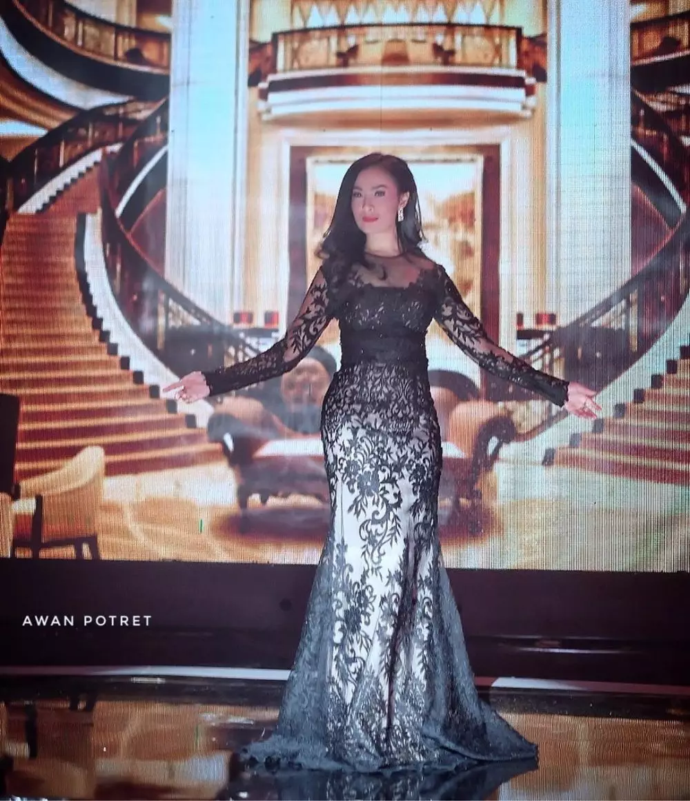 Potret Iis Dahlia kenakan kebaya Instagram/@isdadahlia