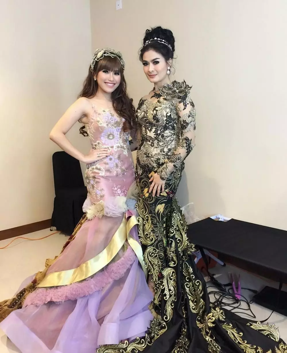 Potret Iis Dahlia kenakan kebaya Instagram/@isdadahlia