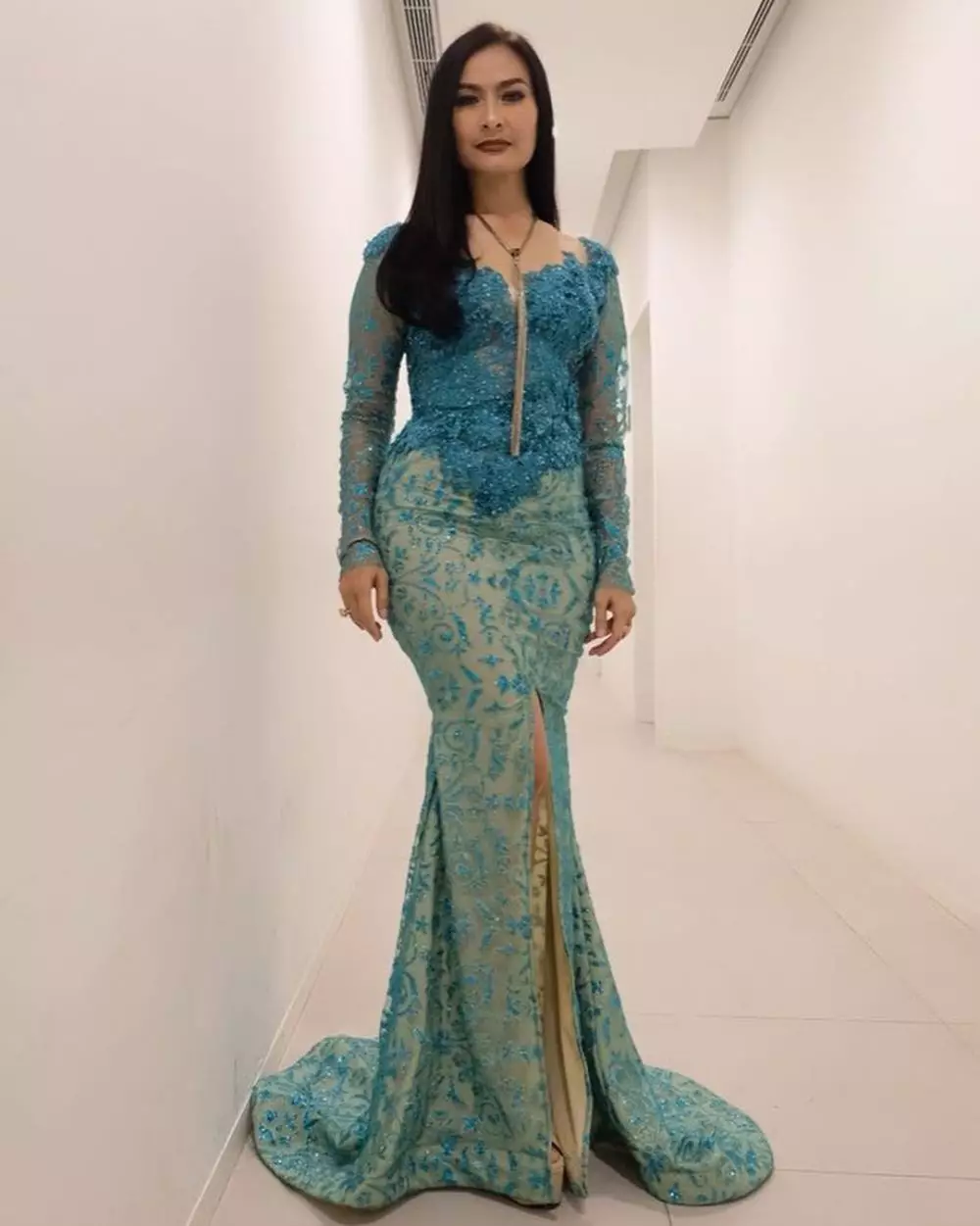 Potret Iis Dahlia kenakan kebaya Instagram/@isdadahlia