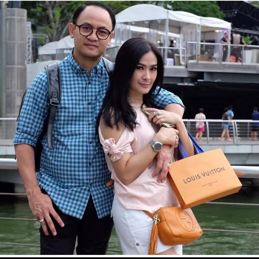 Potret rumah 5 seleb istri pilot, milik Iis Dahlia ada mini golf