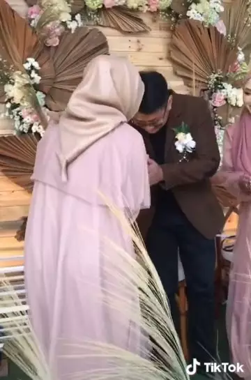 jadi MC di nikahan mantan Berbagai sumber jadi MC di nikahan mantan Berbagai sumber