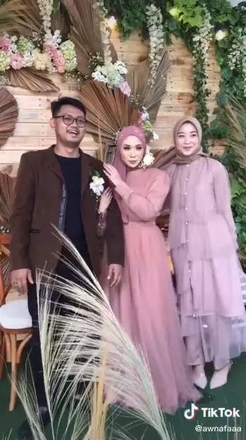 jadi MC di nikahan mantan Berbagai sumber jadi MC di nikahan mantan Berbagai sumber