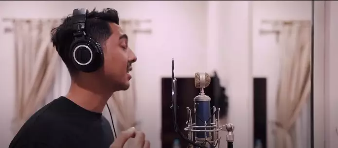 Momen Arya Saloka cover OST Ikatan Cinta © YouTube Momen Arya Saloka cover OST Ikatan Cinta © YouTube