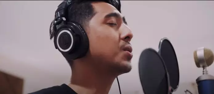 Momen Arya Saloka cover OST Ikatan Cinta © YouTube Momen Arya Saloka cover OST Ikatan Cinta © YouTube