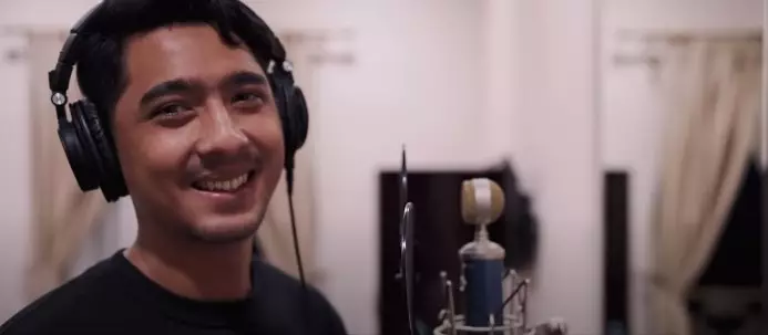 Momen Arya Saloka cover OST Ikatan Cinta © YouTube Momen Arya Saloka cover OST Ikatan Cinta © YouTube