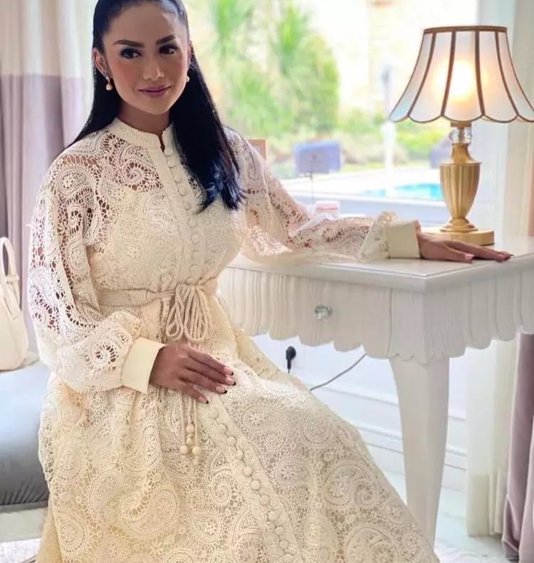 Perawatan unik seleb cantik © berbagai sumber