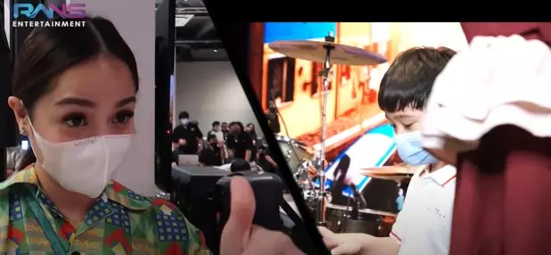 Momen Rafathar manggung pertama kali © YouTube/Rans Entertainment