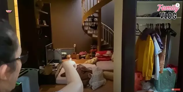 Potret rumah orang tua Ussy Sulistyawati © YouTube/Ussy Andhika Official