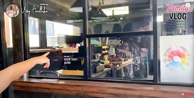 Potret rumah orang tua Ussy Sulistyawati © YouTube/Ussy Andhika Official