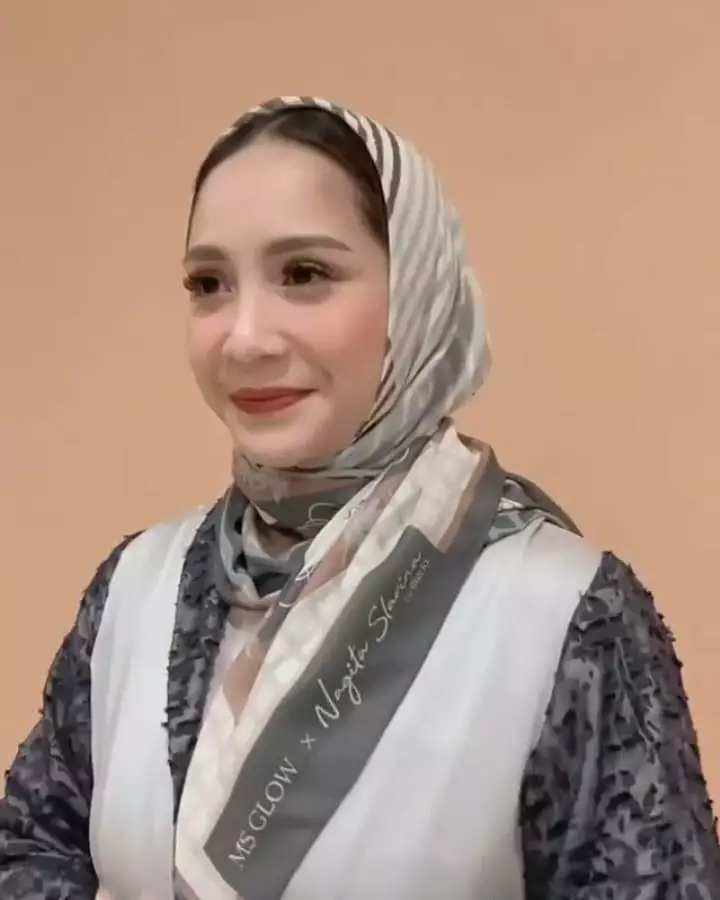 baju Lebaran ala Nagita © 2021 berbagai sumber baju Lebaran ala Nagita © 2021 berbagai sumber