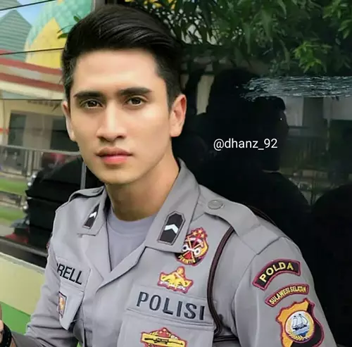 editan pesinetron hits jadi polisi Instagram
