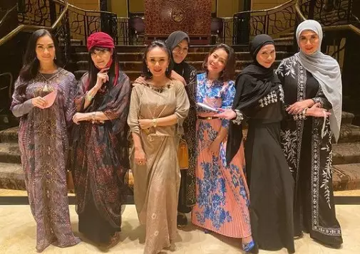 seleb buka puasa bersama gengnya © berbagai sumber seleb buka puasa bersama gengnya © berbagai sumber