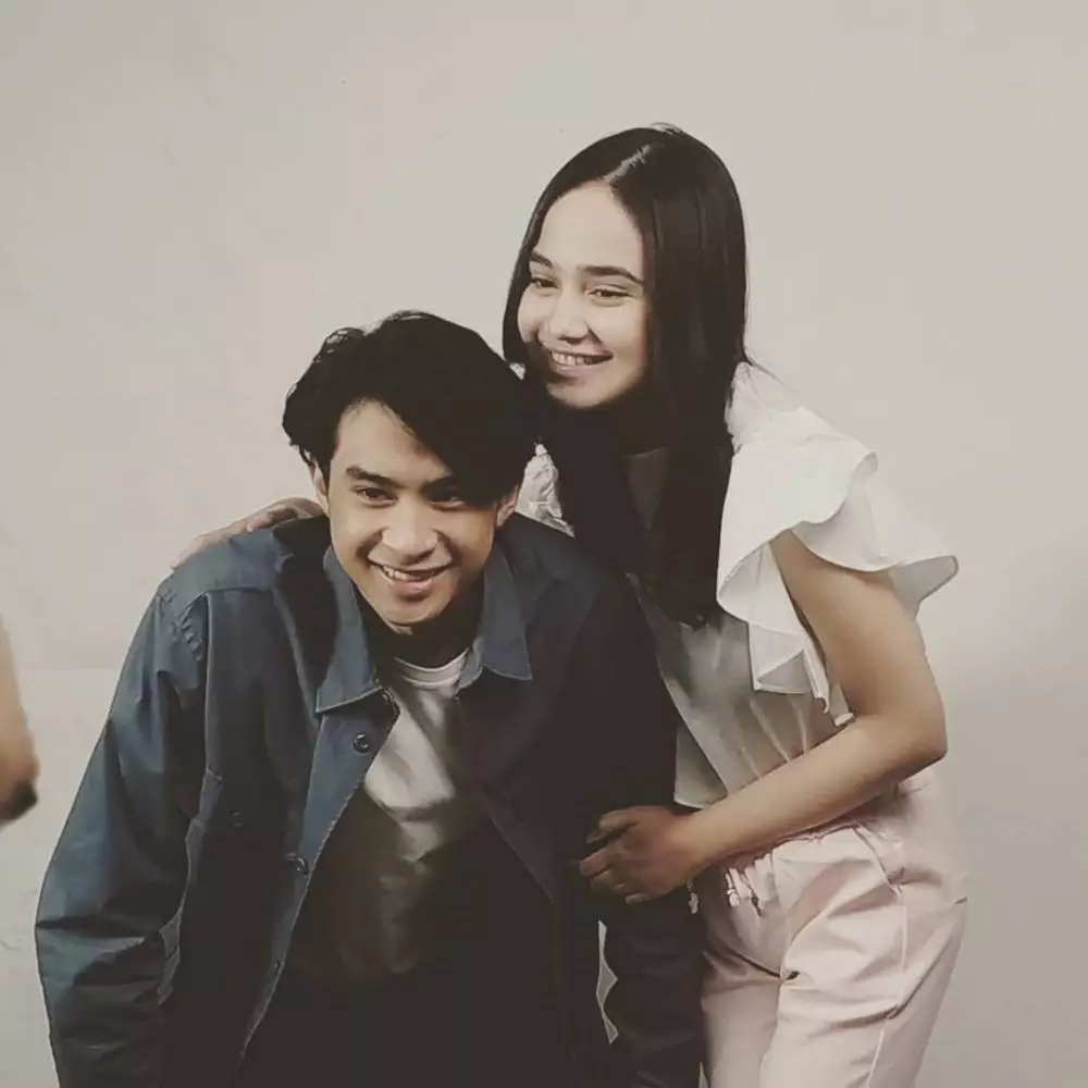 Potret kebersamaan Syifa Hadju dan Devano dari berbagai sumber Potret kebersamaan Syifa Hadju dan Devano dari berbagai sumber