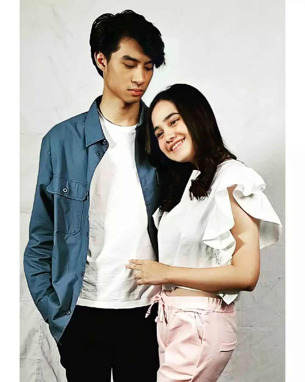 Potret kebersamaan Syifa Hadju dan Devano dari berbagai sumber Potret kebersamaan Syifa Hadju dan Devano dari berbagai sumber