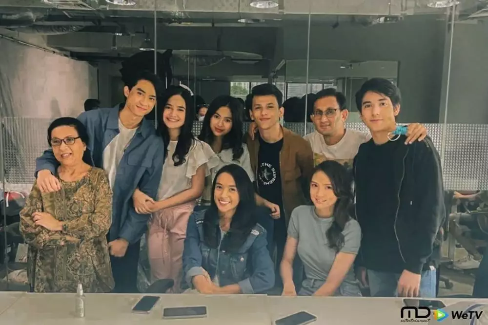 Potret kebersamaan Syifa Hadju dan Devano dari berbagai sumber Potret kebersamaan Syifa Hadju dan Devano dari berbagai sumber