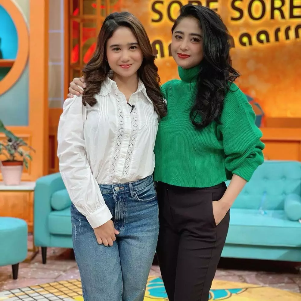 Dewi dan Tissa mirip © Instagram