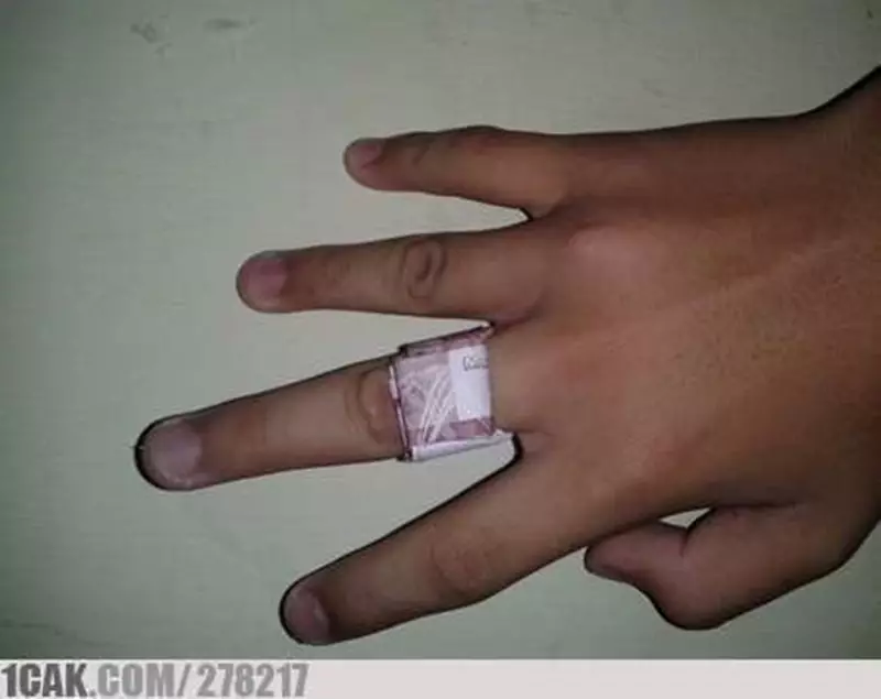 benda menyerupai perhiasan © 2021 berbagai sumber