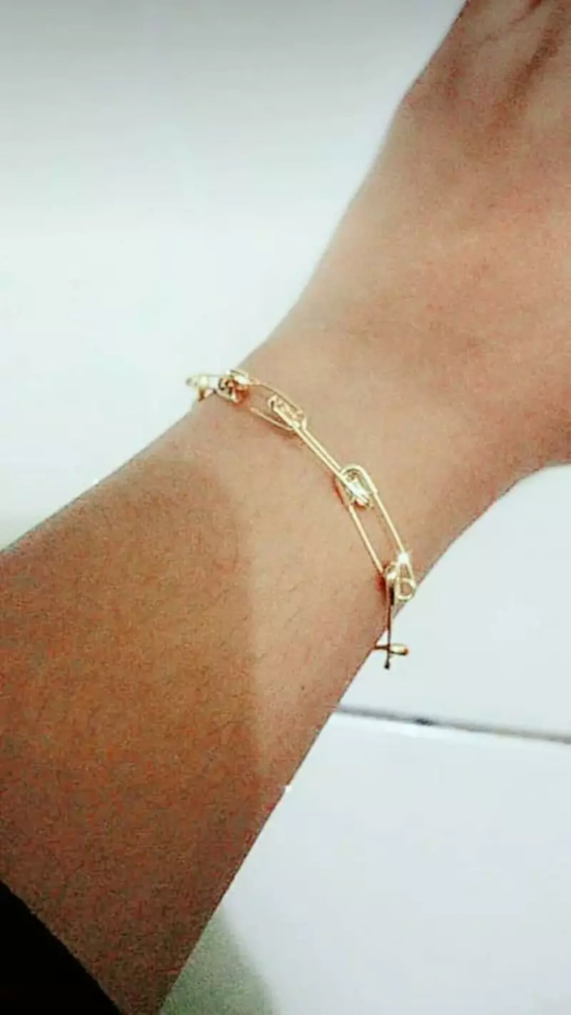 benda menyerupai perhiasan © 2021 berbagai sumber