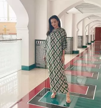 artis berdarah Tionghoa rayakan Lebaran © berbagai sumber artis berdarah Tionghoa rayakan Lebaran © berbagai sumber
