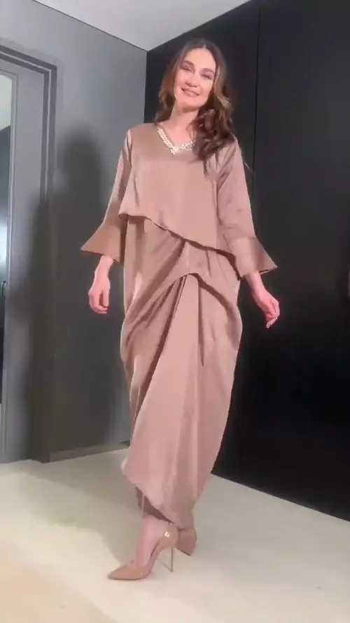 Potret Luna Maya kenakan gamis © Instagram/@lunamaya