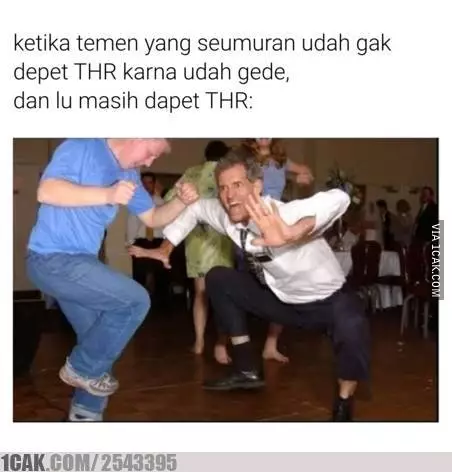 Meme lucu saat terima THR © 1cak.com