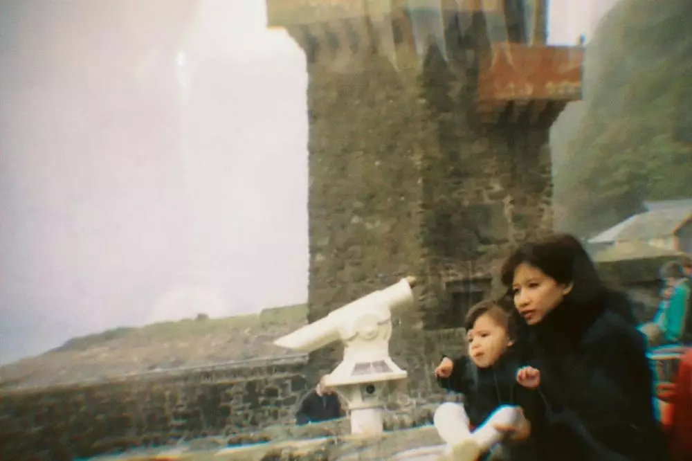 Masa kecil seleb blasteran prancis dengan ibu © 2021 brilio.net