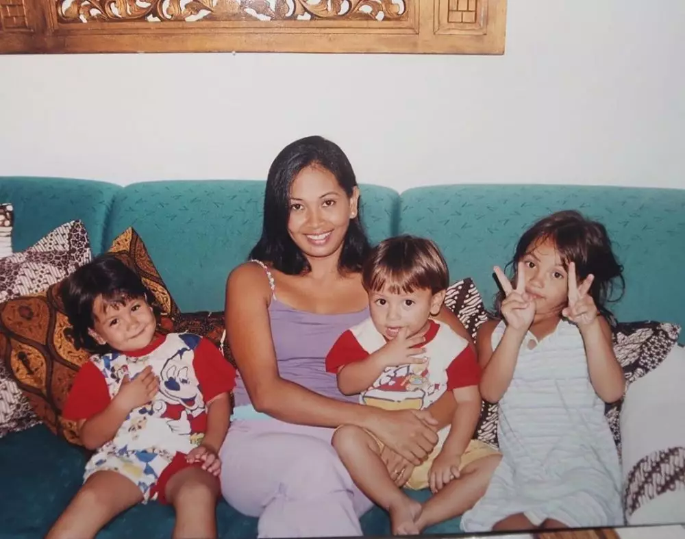 Masa kecil seleb blasteran prancis dengan ibu © 2021 brilio.net