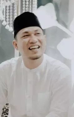 Potret 7 vokalis band pakai baju koko © berbagai sumber