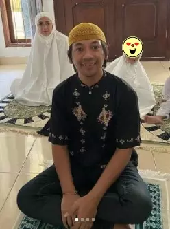 Potret 7 vokalis band pakai baju koko © berbagai sumber