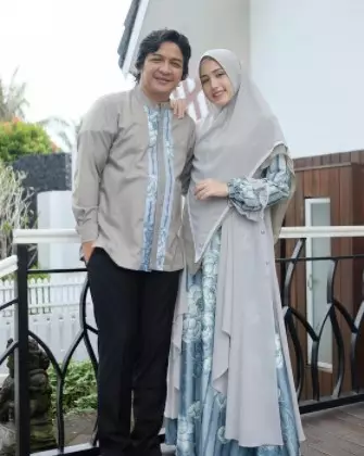 Potret 7 vokalis band pakai baju koko © berbagai sumber