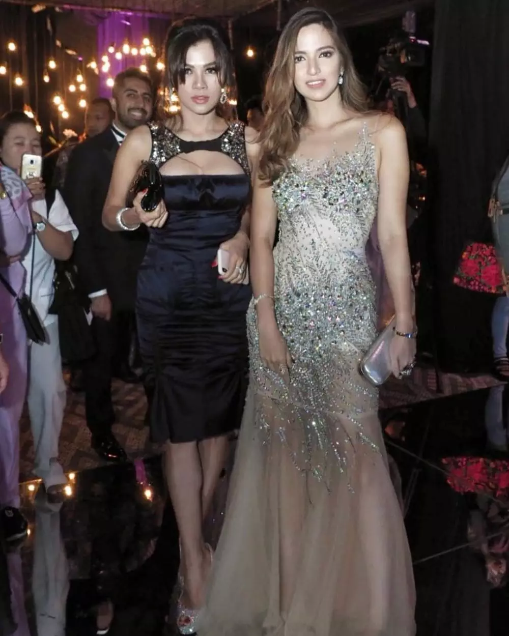 Gaya outfit Nia Ramadhani saat kondangan © 2021 brilio.net Gaya outfit Nia Ramadhani saat kondangan © 2021 brilio.net