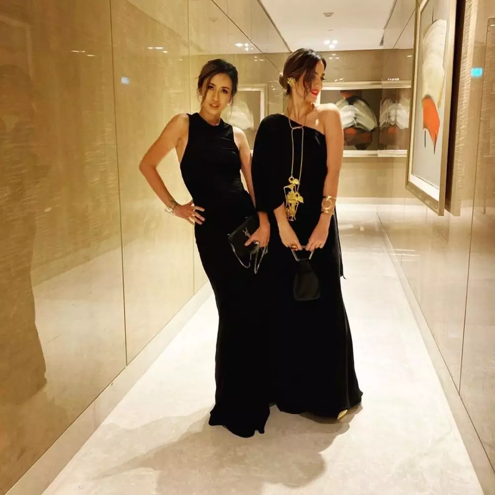 Gaya outfit Nia Ramadhani saat kondangan © 2021 brilio.net Gaya outfit Nia Ramadhani saat kondangan © 2021 brilio.net