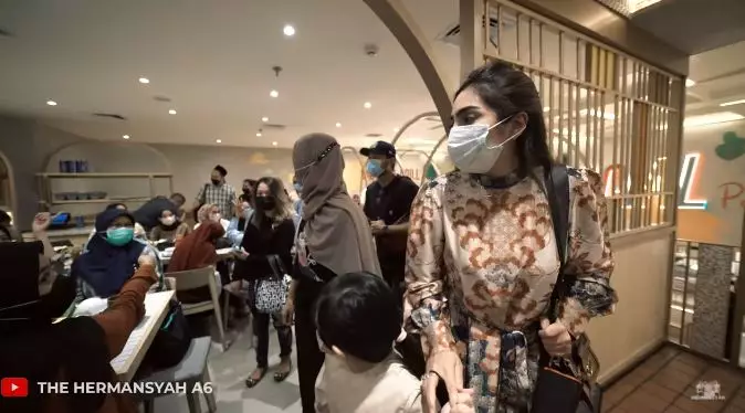 Ashanty lepas rindu dengan anak angkat © 2021 brilio.net