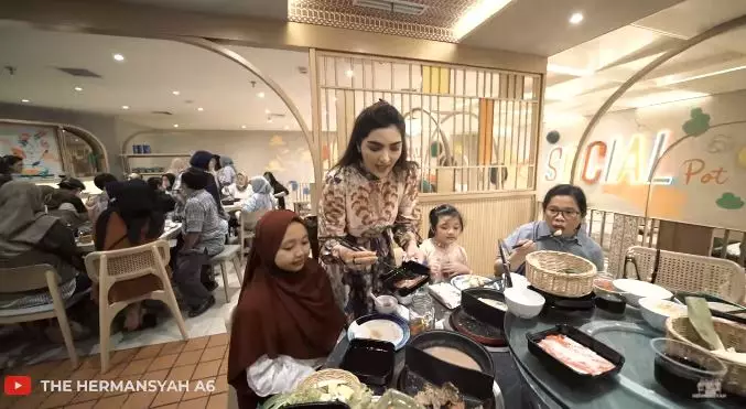 Ashanty lepas rindu dengan anak angkat © 2021 brilio.net